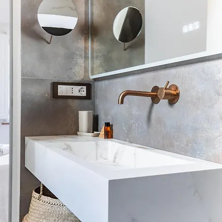 La Casina, Precious In A Unique Location,